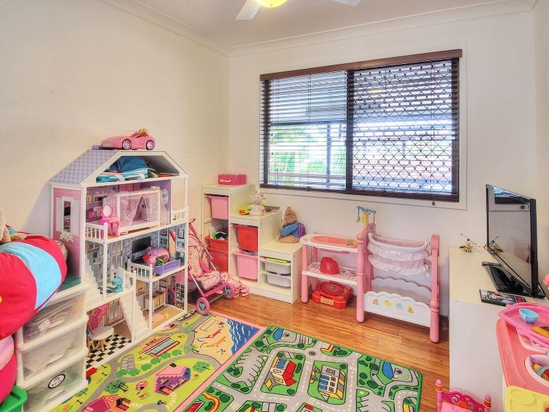 5 Bonhill Court, Hillcrest QLD 4118