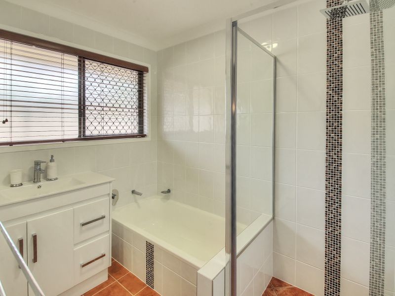 5 Bonhill Court, Hillcrest QLD 4118