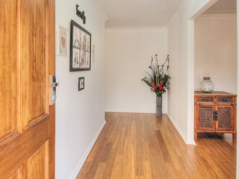 5 Bonhill Court, Hillcrest QLD 4118