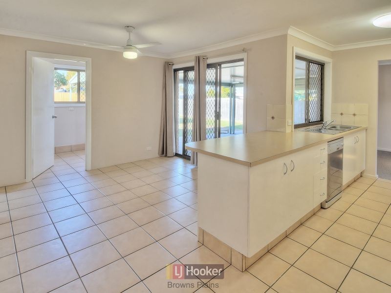 11 Whitcomb Street, Hillcrest QLD 4118