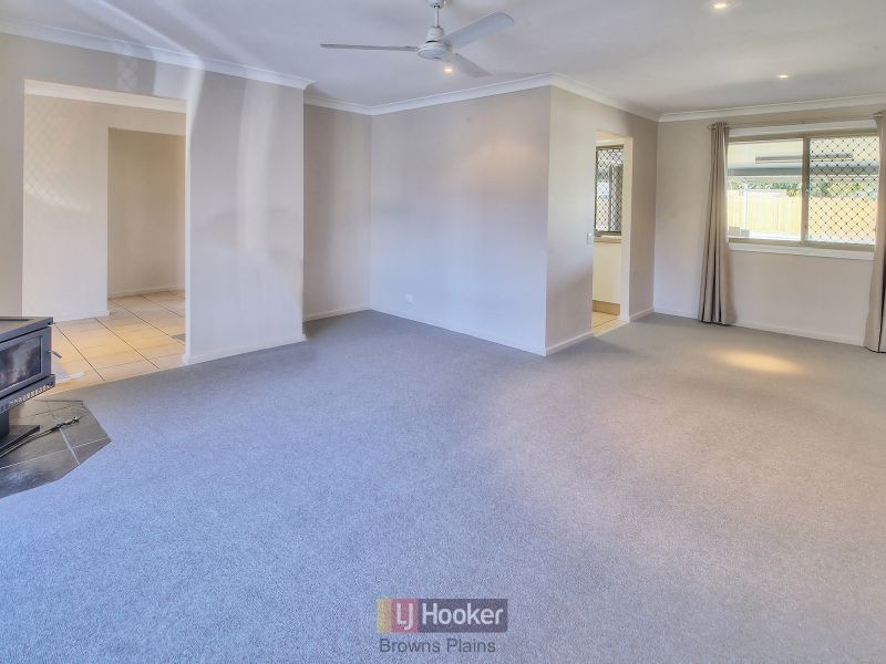 11 Whitcomb Street, Hillcrest QLD 4118