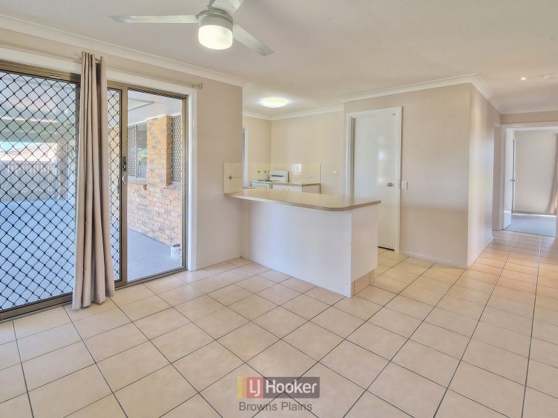 11 Whitcomb Street, Hillcrest QLD 4118