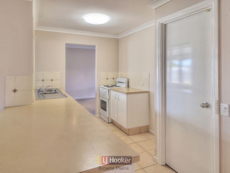 11 Whitcomb Street, Hillcrest QLD 4118