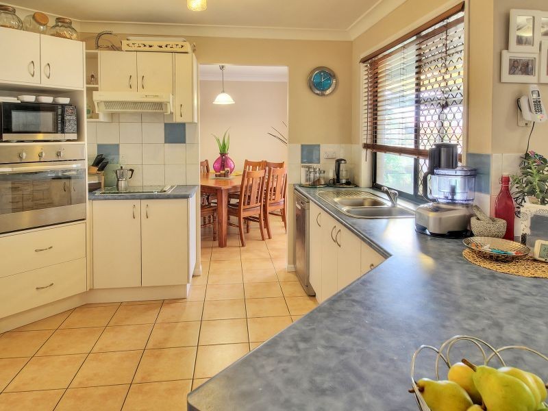 12 Leis Way, Regents Park QLD 4118