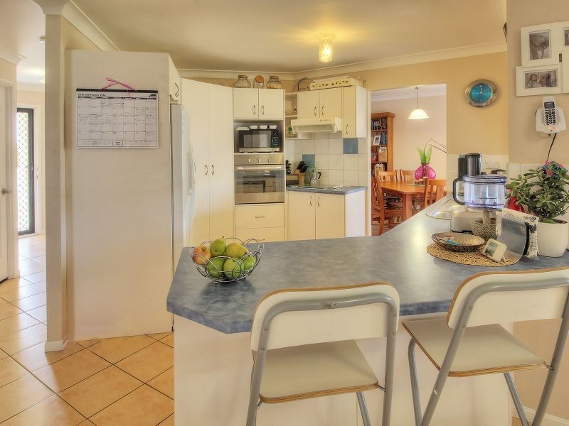 12 Leis Way, Regents Park QLD 4118