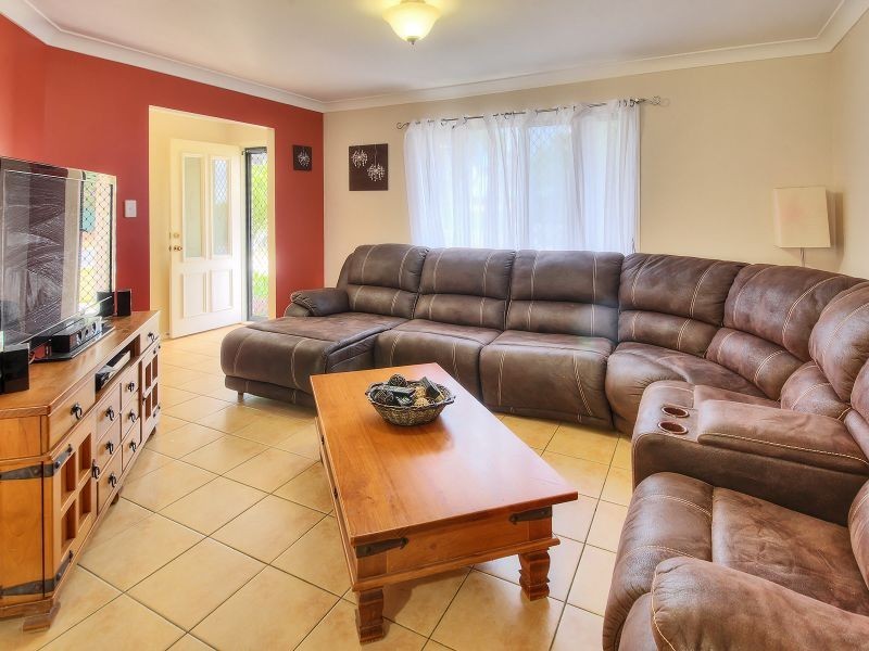 12 Leis Way, Regents Park QLD 4118