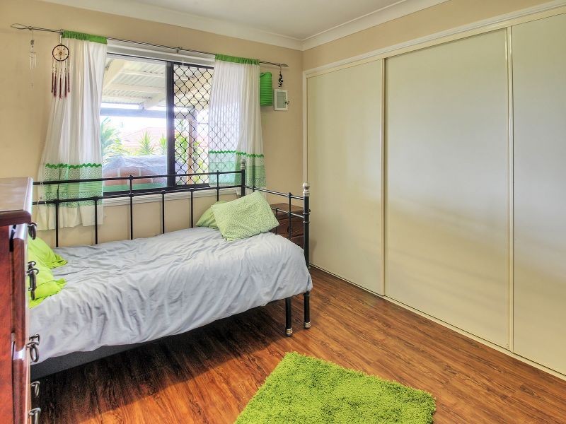 12 Leis Way, Regents Park QLD 4118