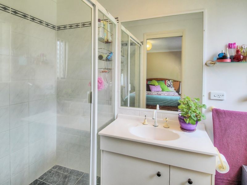 12 Leis Way, Regents Park QLD 4118