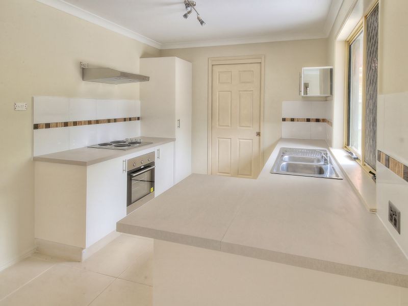 16 Isaac Court, Hillcrest QLD 4118