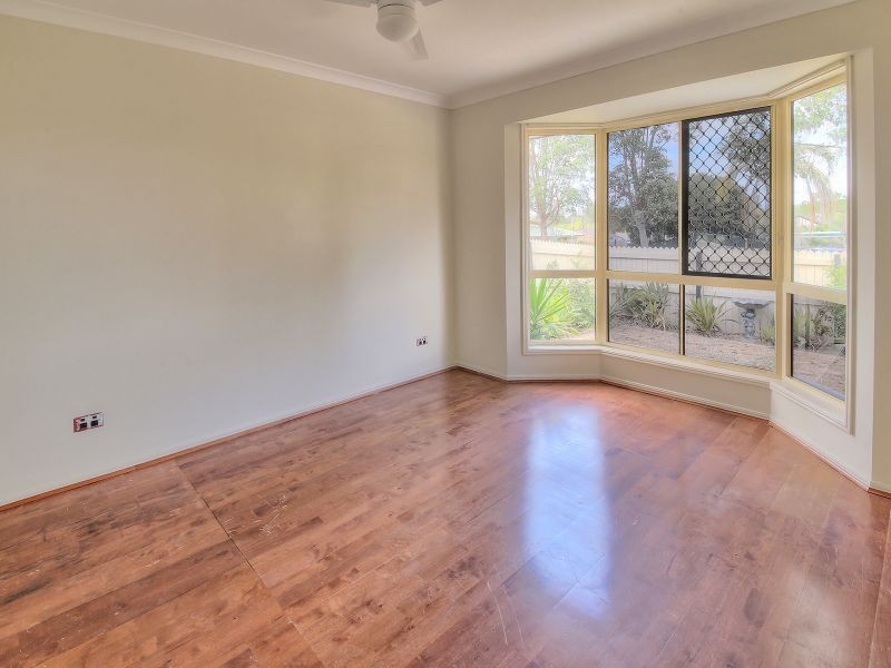 16 Isaac Court, Hillcrest QLD 4118