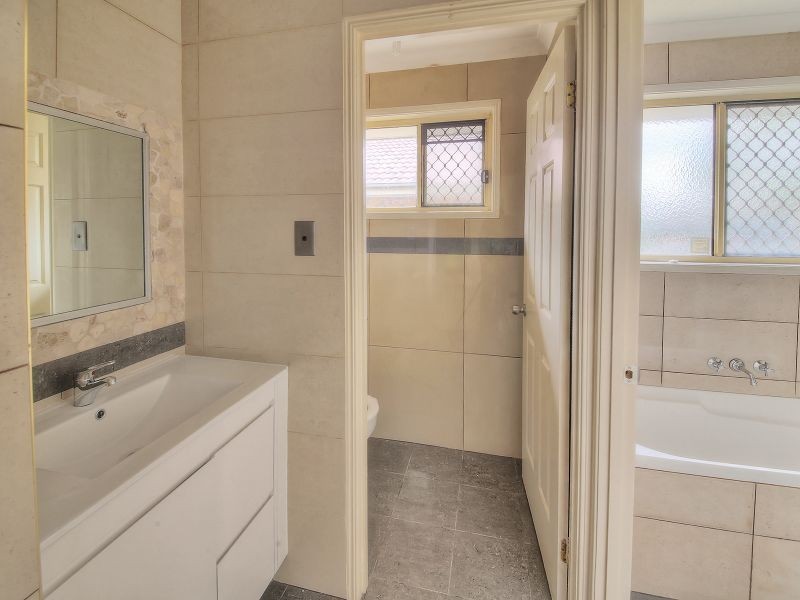 16 Isaac Court, Hillcrest QLD 4118