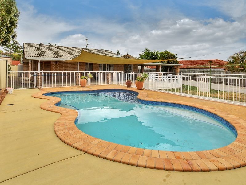 30 Owens Crescent, Regents Park QLD 4118