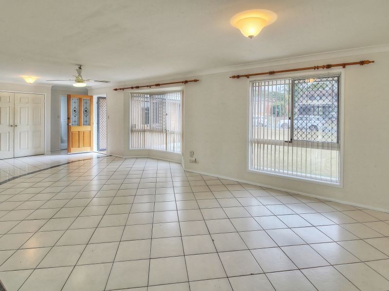 30 Owens Crescent, Regents Park QLD 4118