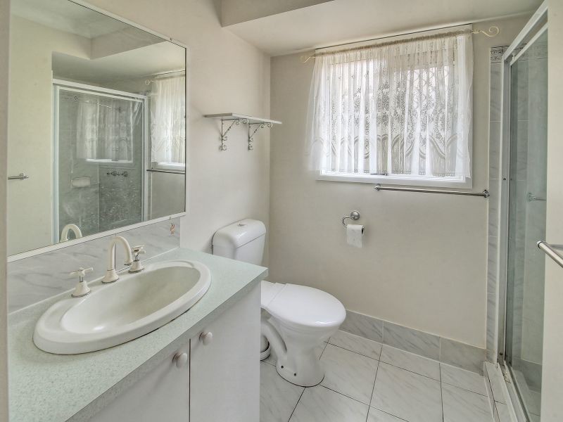 30 Owens Crescent, Regents Park QLD 4118