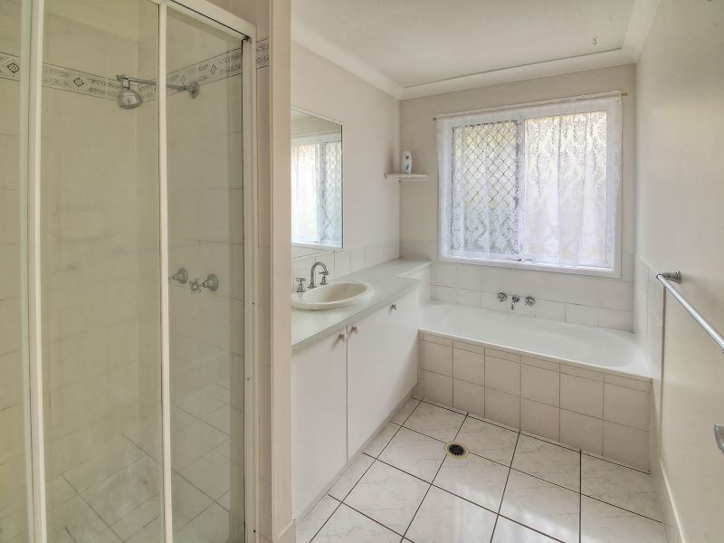 30 Owens Crescent, Regents Park QLD 4118