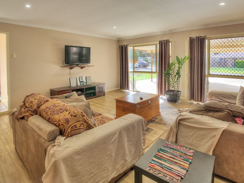 16 Park Close, Hillcrest QLD 4118