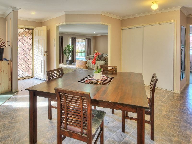 16 Park Close, Hillcrest QLD 4118