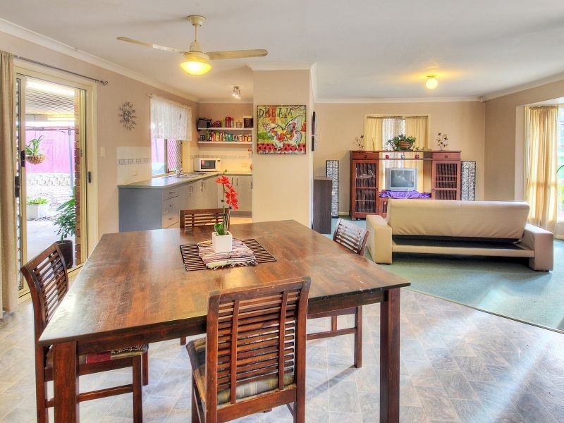 16 Park Close, Hillcrest QLD 4118