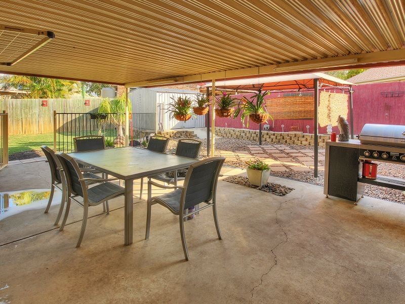 16 Park Close, Hillcrest QLD 4118
