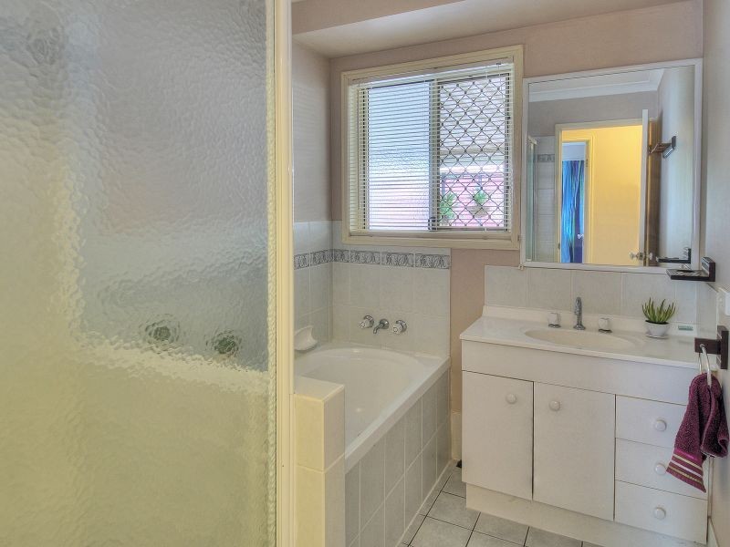 16 Park Close, Hillcrest QLD 4118