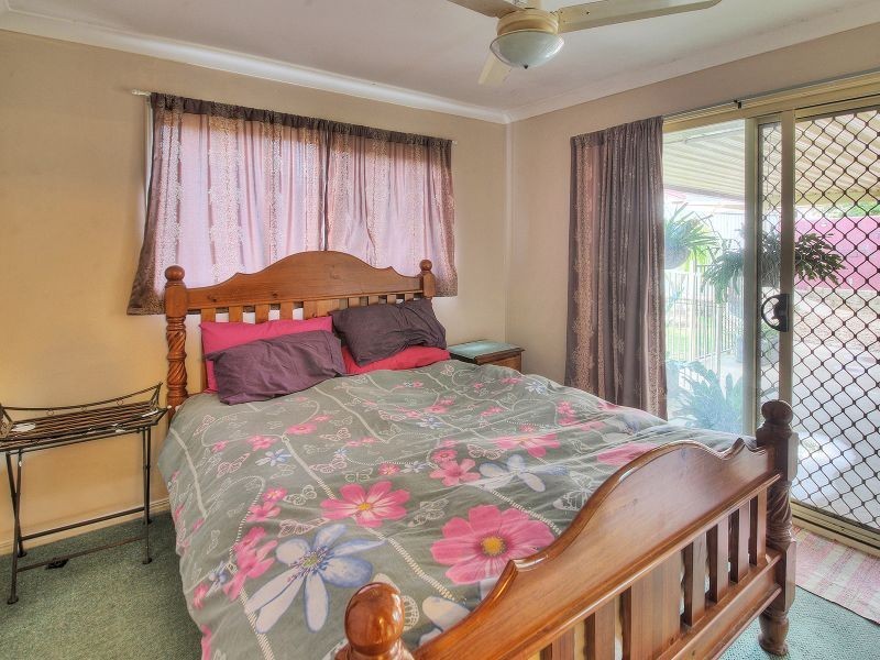 16 Park Close, Hillcrest QLD 4118