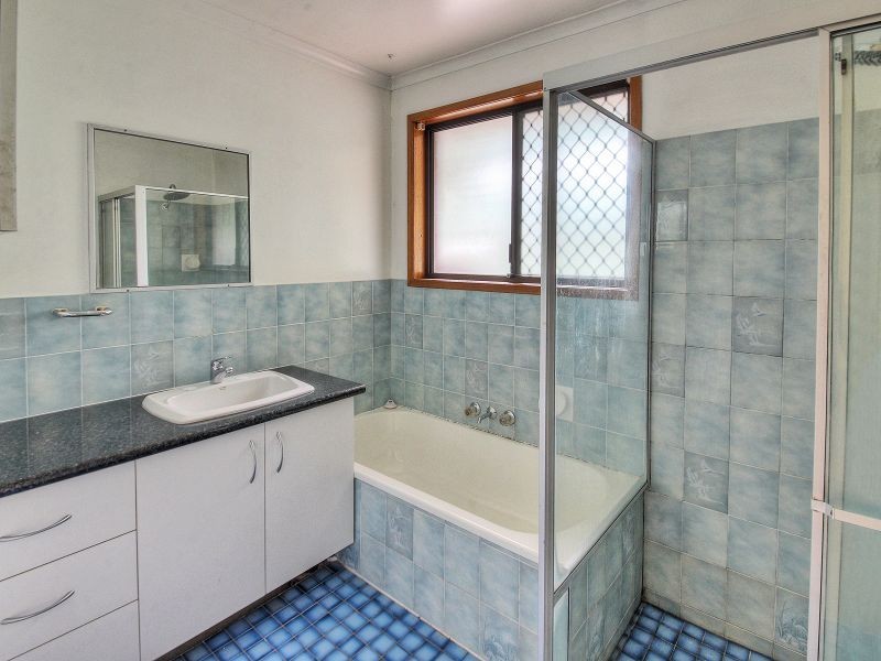 19 Emerald Drive, Regents Park QLD 4118