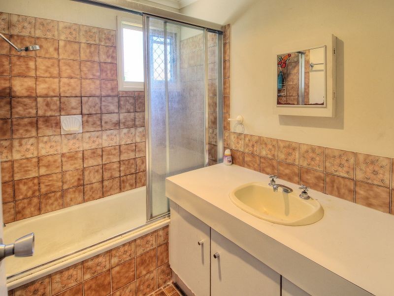 1 Peppermint Street, Crestmead QLD 4132