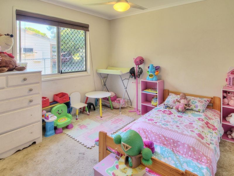 1 Peppermint Street, Crestmead QLD 4132