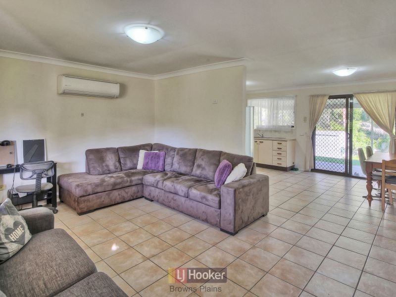 27 Conifer Street, Hillcrest QLD 4118