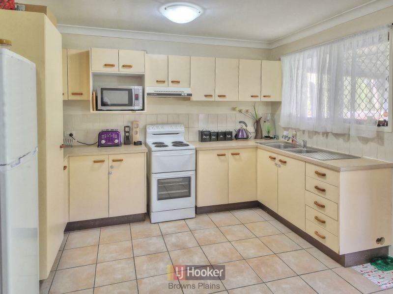 27 Conifer Street, Hillcrest QLD 4118