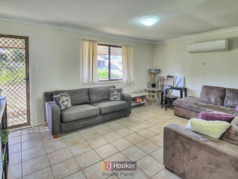 27 Conifer Street, Hillcrest QLD 4118