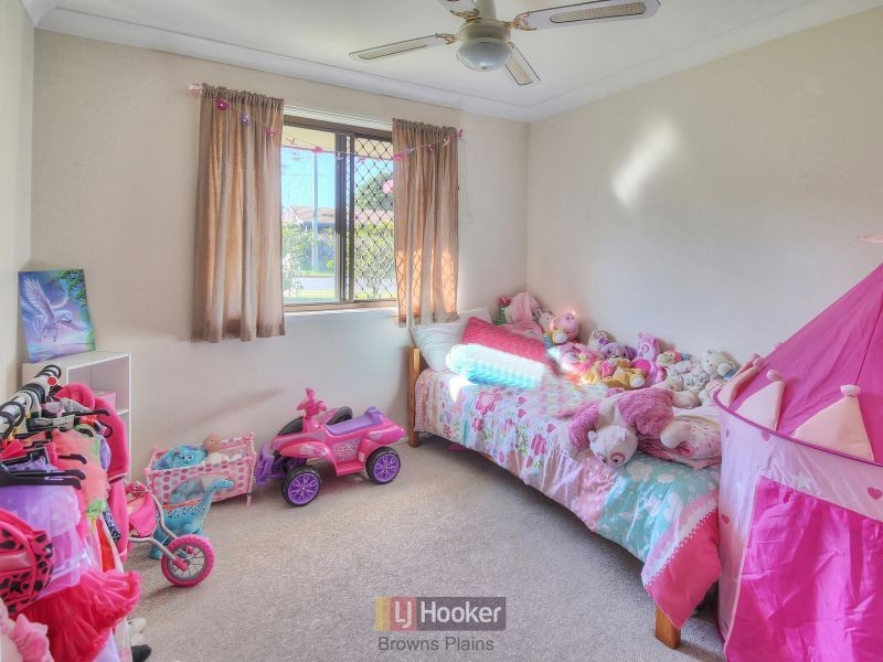27 Conifer Street, Hillcrest QLD 4118