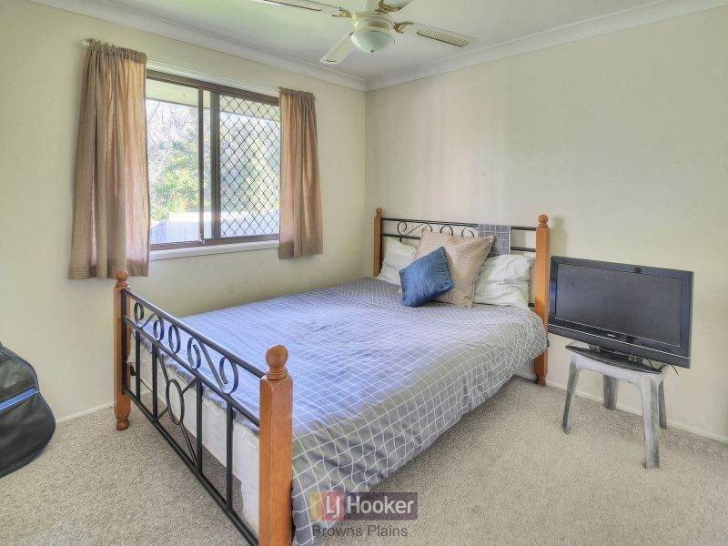 27 Conifer Street, Hillcrest QLD 4118