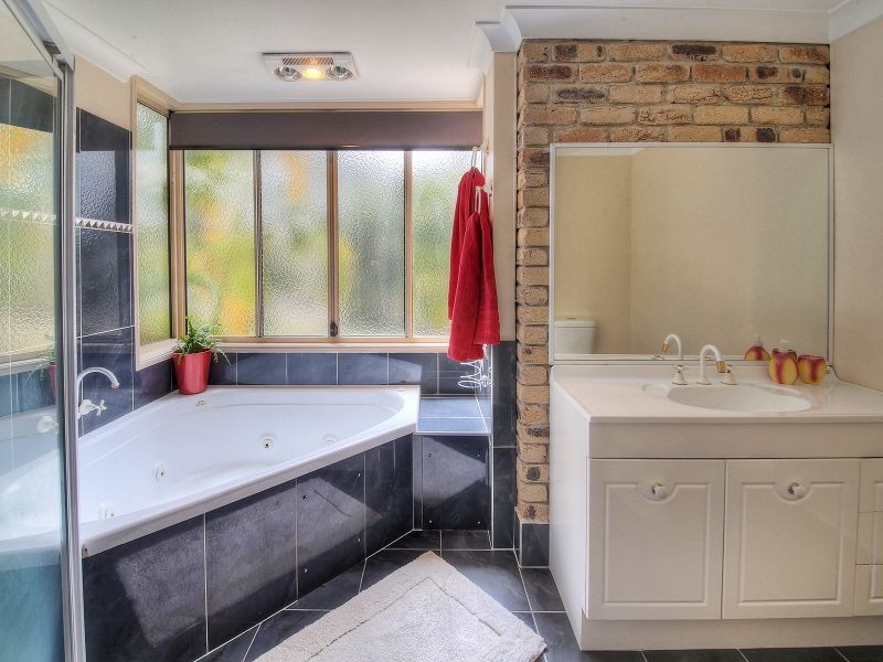 40 Holloway Road, Chambers Flat QLD 4133