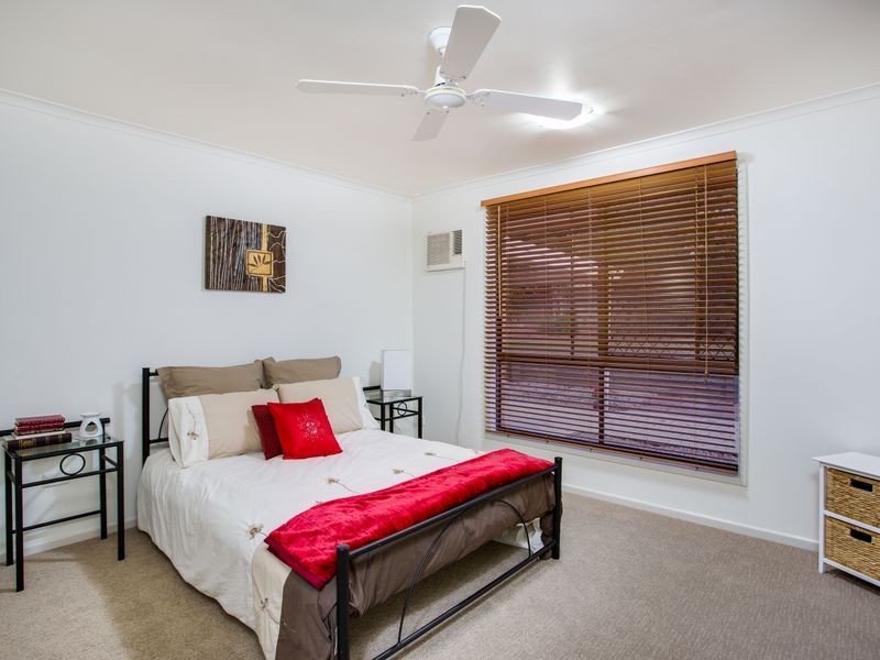 25 Dryade Street, Regents Park QLD 4118