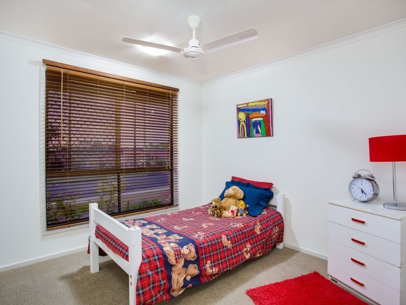 25 Dryade Street, Regents Park QLD 4118