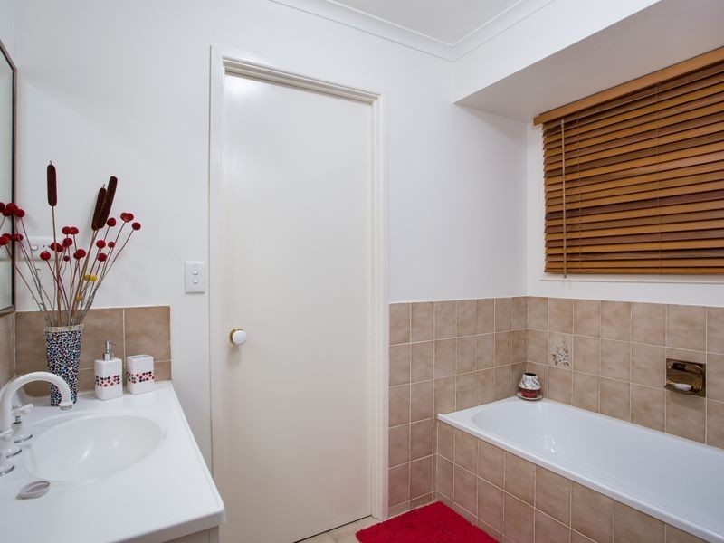 25 Dryade Street, Regents Park QLD 4118