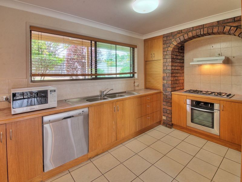 33 Dryade Street, Regents Park QLD 4118