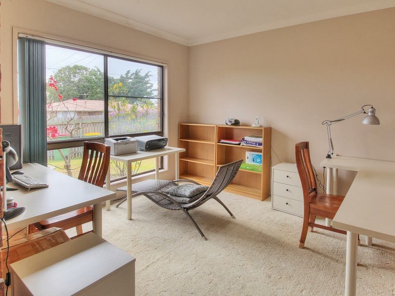 33 Dryade Street, Regents Park QLD 4118