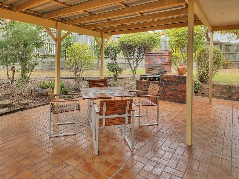 33 Dryade Street, Regents Park QLD 4118