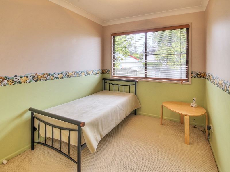 33 Dryade Street, Regents Park QLD 4118