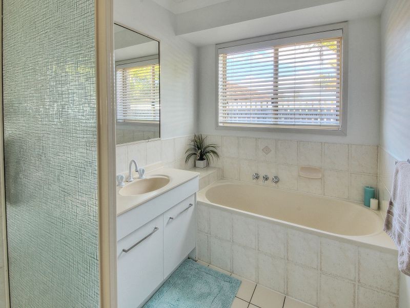 8 Rowena Court, Boronia Heights QLD 4124