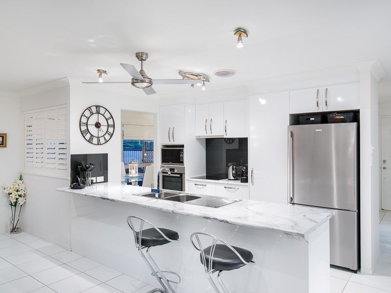 14 Parkroyal Crescent, Regents Park QLD 4118