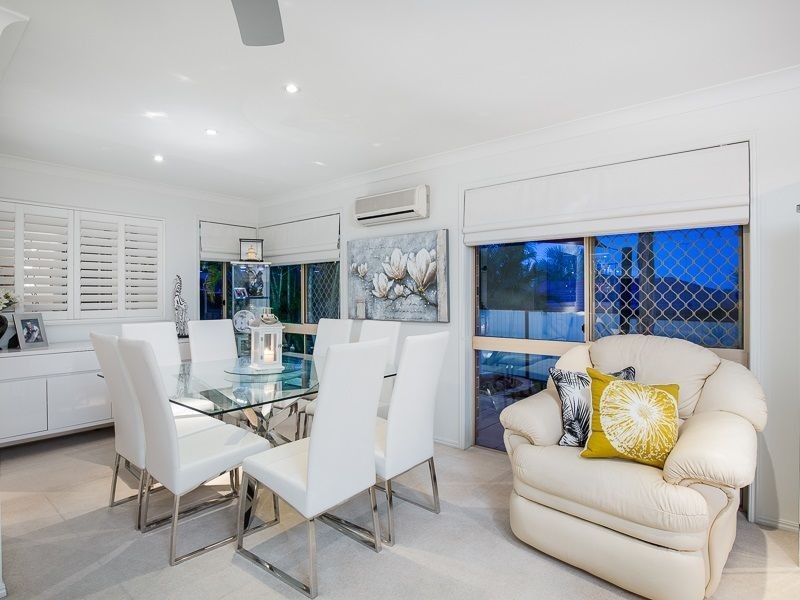 14 Parkroyal Crescent, Regents Park QLD 4118