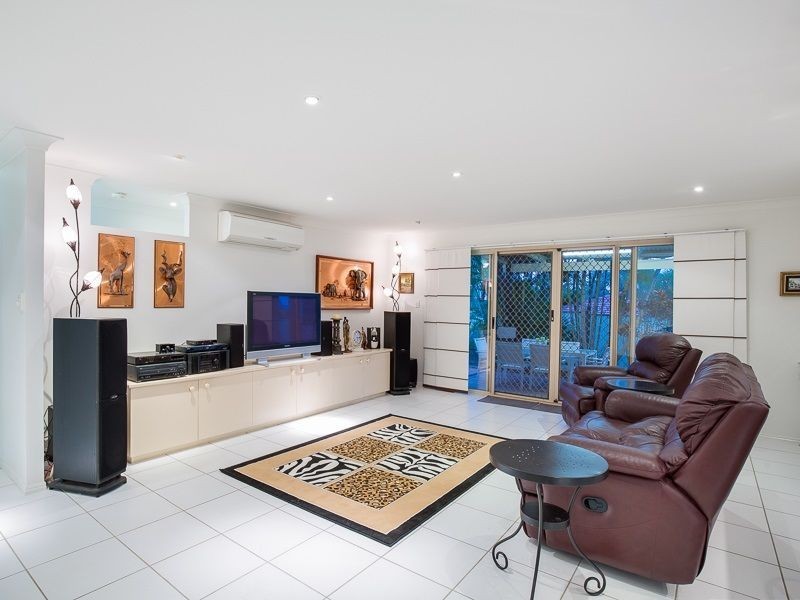 14 Parkroyal Crescent, Regents Park QLD 4118