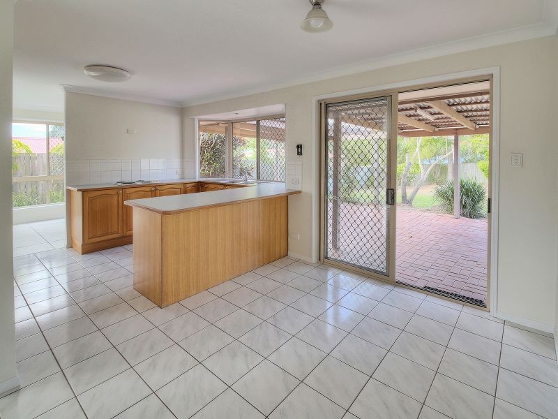 10 Beaufortia Court, Regents Park QLD 4118