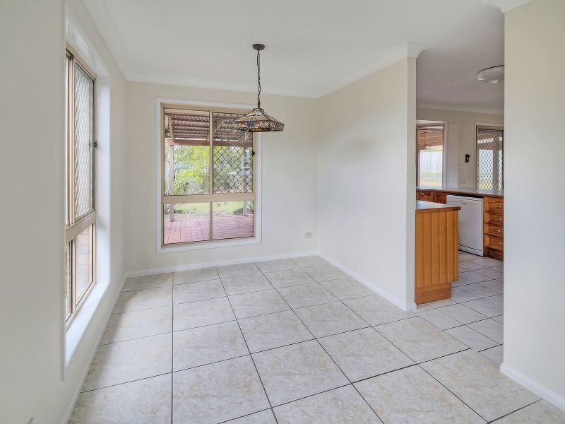 10 Beaufortia Court, Regents Park QLD 4118