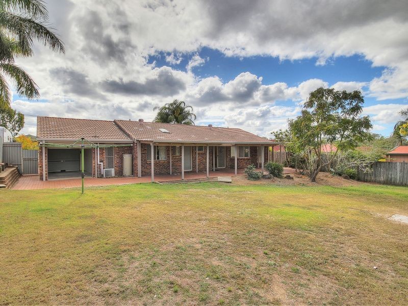 10 Beaufortia Court, Regents Park QLD 4118