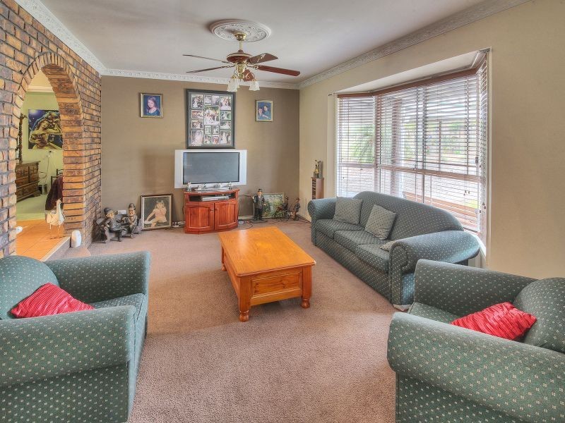 42-44 Cardwell Close, Munruben QLD 4125