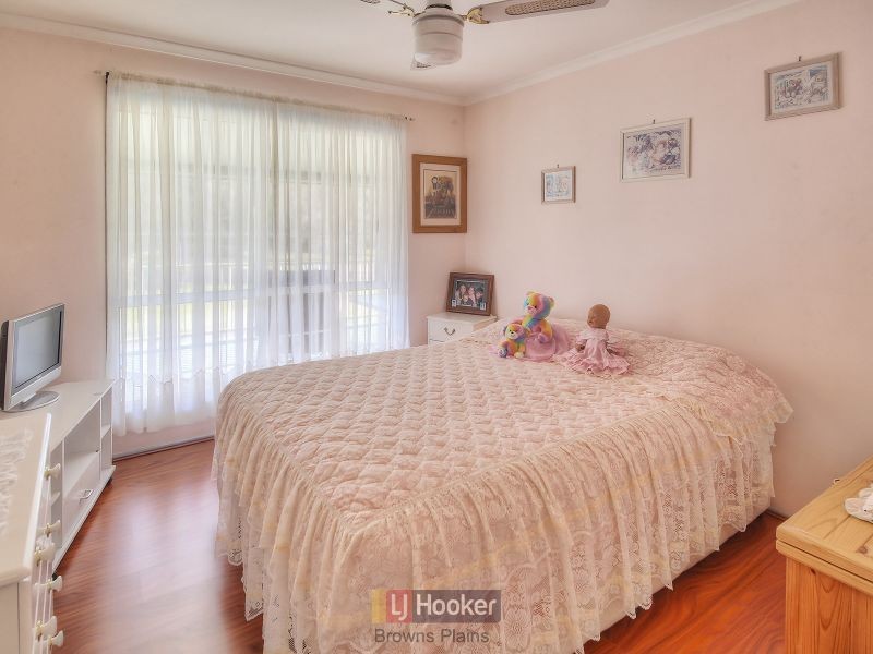 12 Endeavour Court, Park Ridge QLD 4125